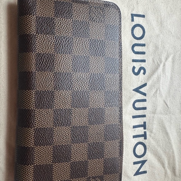 Authentic LV Zippy wallet. Limited holiday edition. - Picture 2 of 13